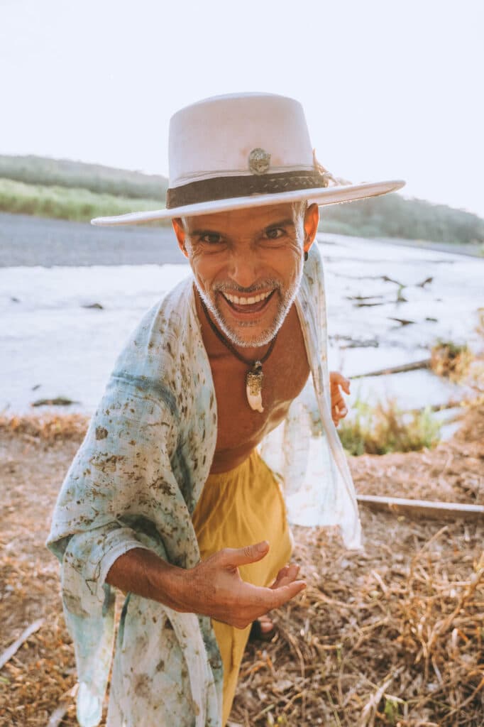 Energetic frequency and signature presence of recognized authority versus hidden expert